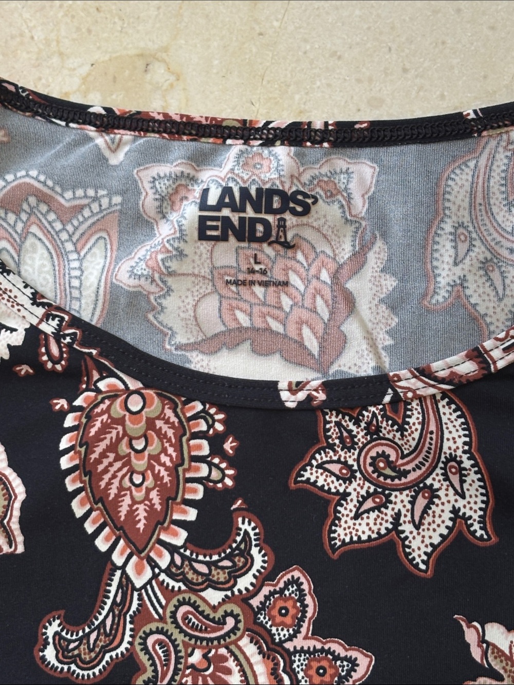 Lands End Women’s Black Long Sleeve Floral Paisley Swim Rash Guard - Picture 3 of 3